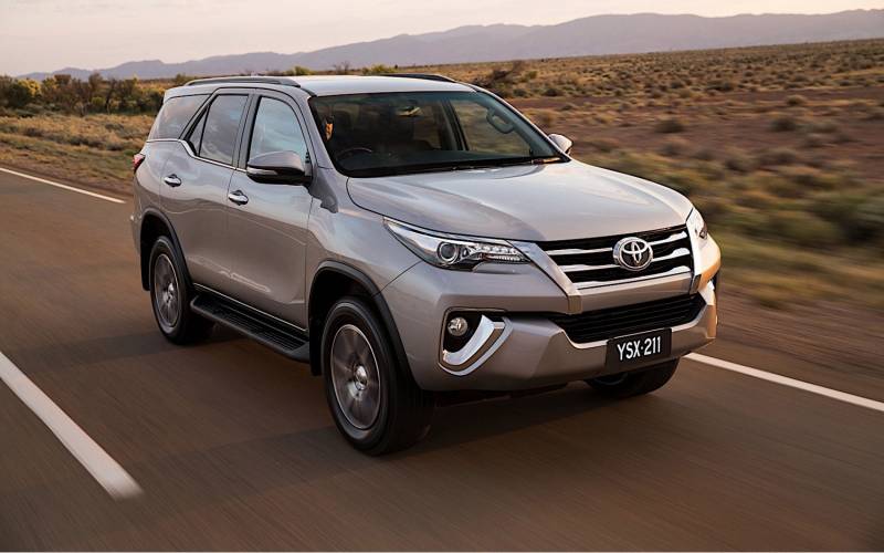 Comparison Toyota Fortuner  Crusade 2022 vs  Toyota 